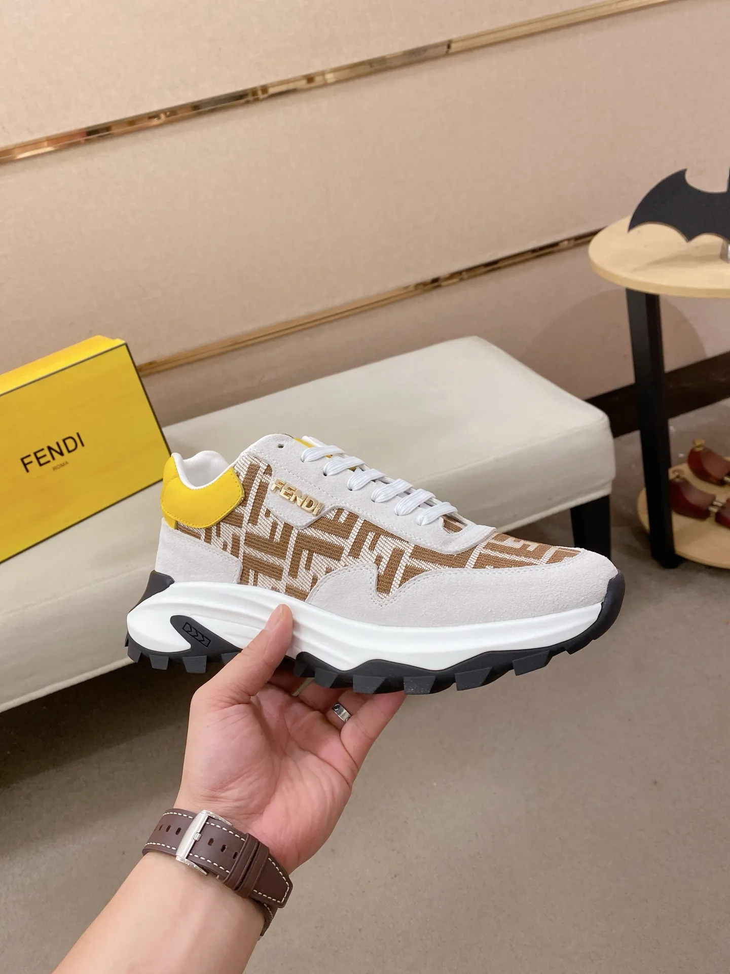 Men's shoes 💰 462💰 (fendi) New style 👊🏻 upper 🇮🇹 imported cowhide fabric 🇩🇪 lining imported sheepskin lining. The original outsole is molded to highlight the identity of every man, and the upper foot is elegant and stable🚶🏻🚶🏻The high-end custom counters reproduce the original version📯No matter the wind or rain, the shoe last remains unchanged and can withstand the verification of time🔍️,🔵 Size: 38-44